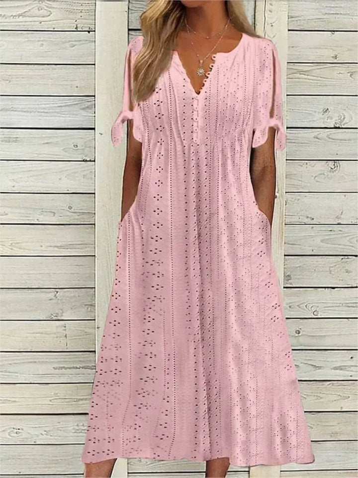 Let og komfortabel sommerkjole til kvinder. Elegant damekjole med løs pasform, perfekt til varme dage.