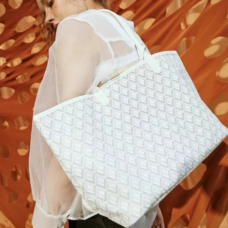 Alsidig og rummelig dametaske. Stor tote håndtaske med elegant design, ideel som arbejdstaske for kvinder.