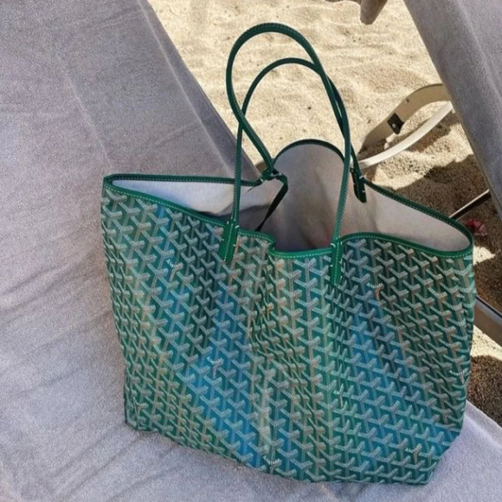 Lækker dame tote håndtaske i elegant design. Rummelig skuldertaske med god plads til alle hverdags fornødenheder.