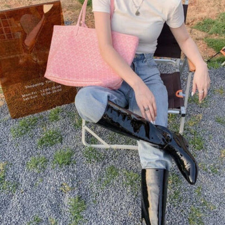 Elegant og funktionel dame tote håndtaske med stor kapacitet til den travle hverdag og arbejdsbrug.