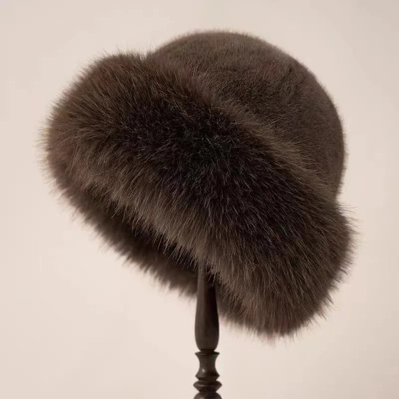 Stilfuld dame vinterhue med komfortabel pasform. Onesize hovedbeklædning, perfekt til vinterhygge.