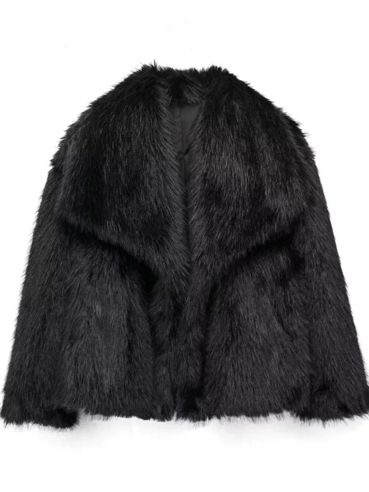 Luksuriøs dame vinterjakke, elegant og varm. Perfekt overtøj til at holde varmen med stil hele vinteren.