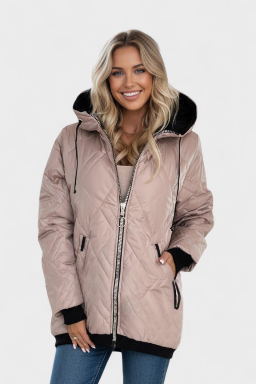 Elegant dame vinterparka i hoftelangt design. Varm og stilfuld damejakke, perfekt til koldt vejr.