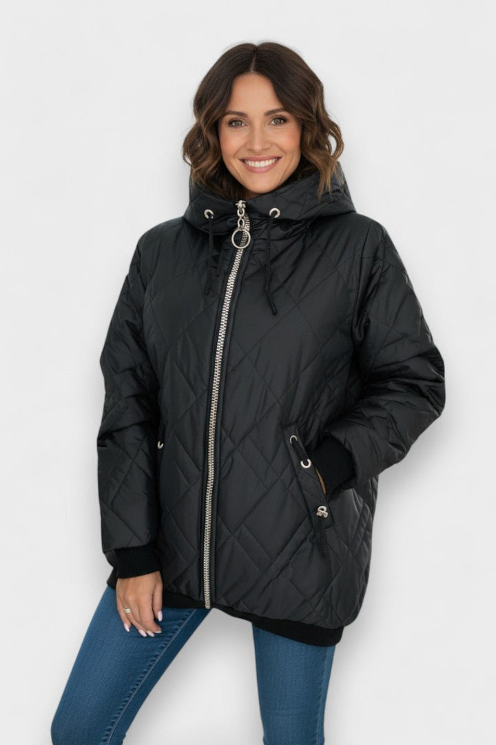 Komfortabel vinterparka til kvinder i polyester/bomuld blanding. Varm hoftelang damejakke med stilfuldt design.