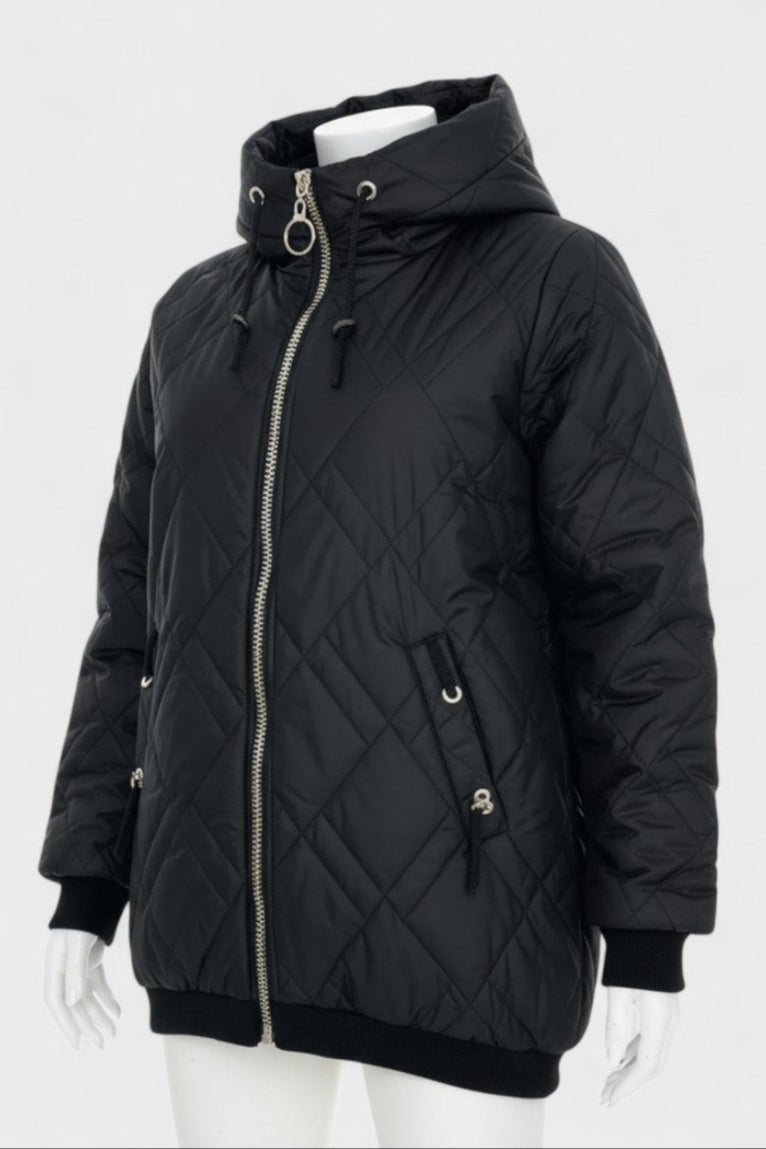 Stilfuld dame vinterparka med varm komfort. Elegant hoftelang jakke til kvinder, ideel som overtøj.