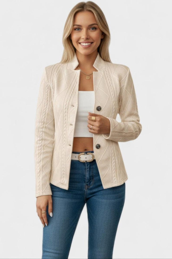 Elegant dameblazer i klassisk snit, perfekt til kontor, fest og formelle anledninger. Stilfuld kvindeblazer.