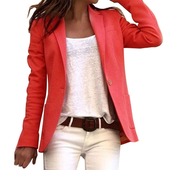 Hverdagsblazer til damer. Tidløs elegance med enkelt knap, ideel for et alsidigt og stilfuldt outfit.