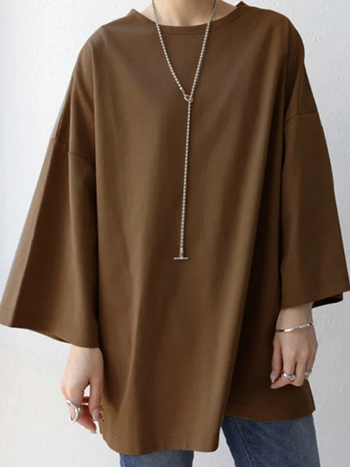 Sort damebluse med løs pasform og lange ærmer. Komfortabel og casual til alle sæsoner.