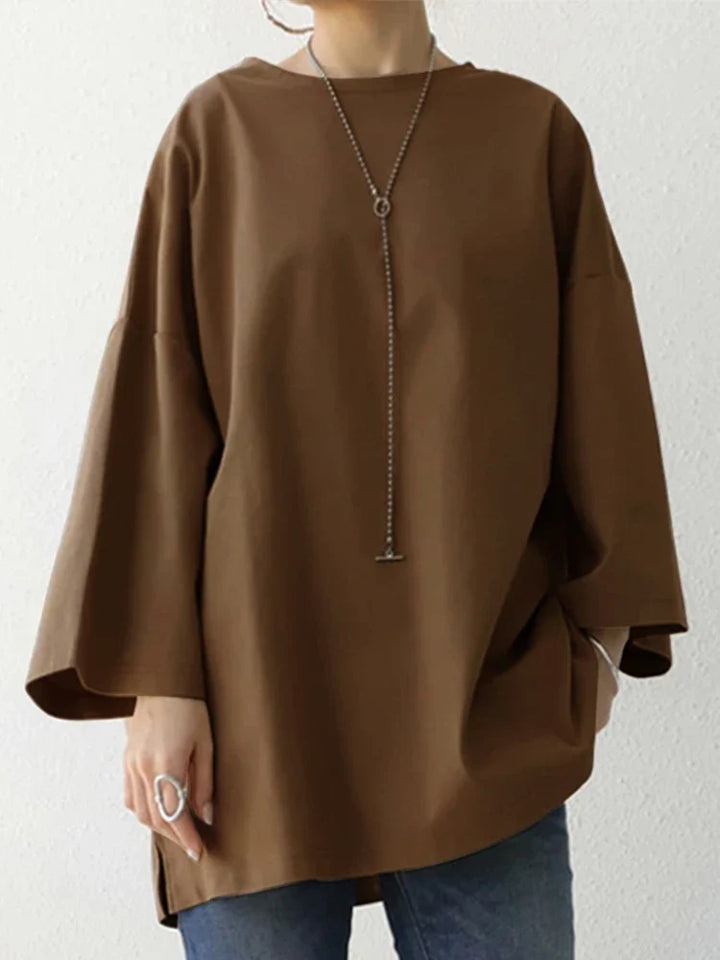 Tidløs damebluse med lange ærmer og løs pasform. Ideel til casual eller elegant kvindetøj hele året.