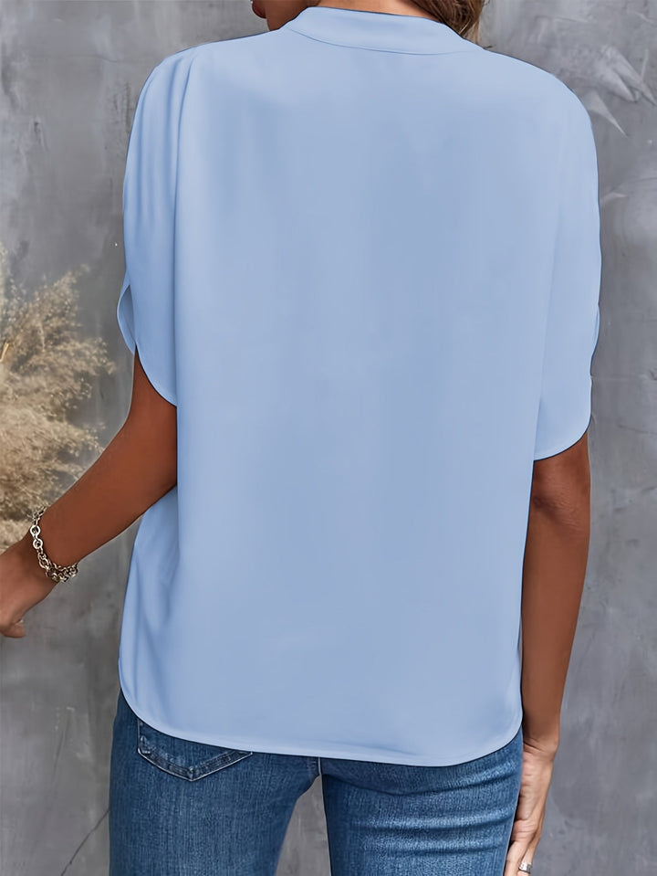 Chik damebluse med enkel elegance, langærmet og flatterende for et sofistikeret udtryk.
