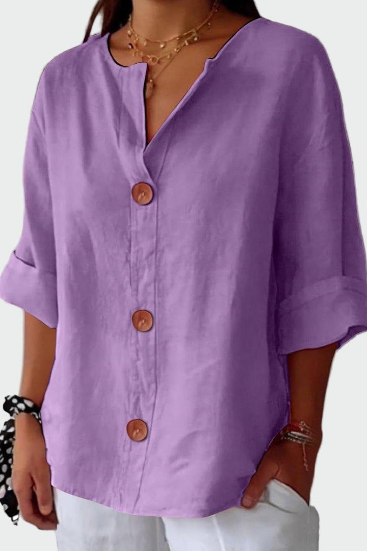 Damebluse med synlige knapper og elegant, løs pasform. Perfekt som stilfuld forårsbluse.