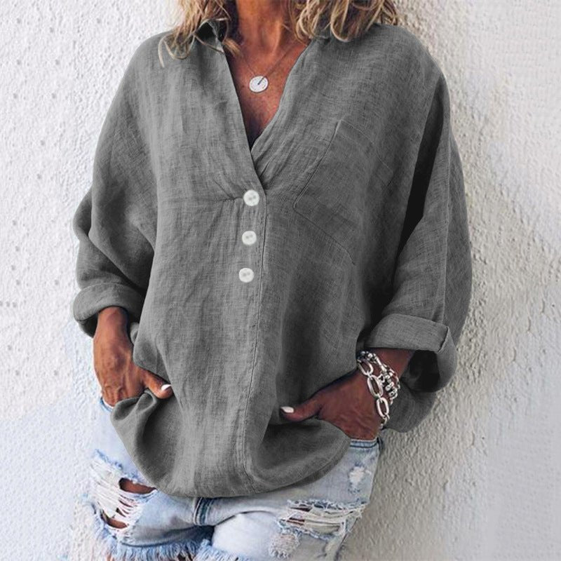 Oversize damebluse med elegant v-hals og løs pasform. Ideel knapbluse i hør til sommerens komfort.