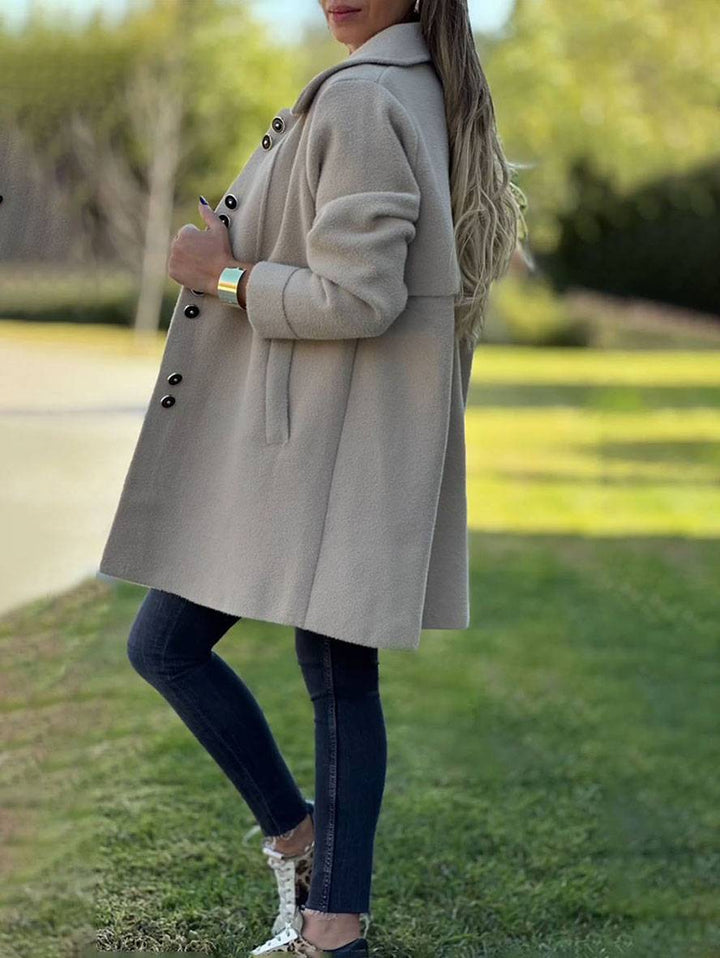 Klassisk lang damefrakke for elegant stil. Ideel efterårsfrakke & vinterfrakke med varm komfort.