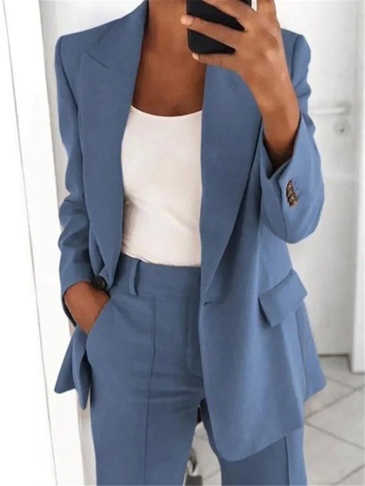 Elegant damejakkesæt til kvinder. Stilfuldt og komfortabelt kostumesæt for et alsidigt look.
