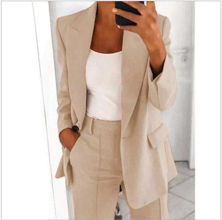 Elegant blazer fra damejakkesæt. Stilfuld og formel overdel til kvinder.