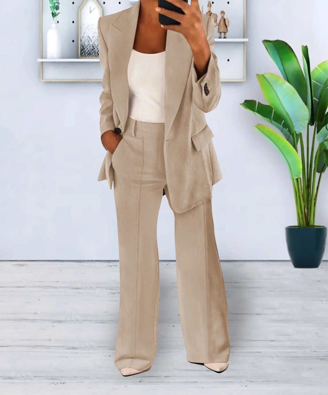 Klassiske bukser fra et damejakkesæt. Komfortable og elegante til et komplet look.