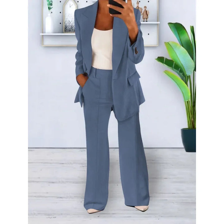 Elegant damesæt: blazer og vide bukser til job og hverdag. Moderne forretningslook.