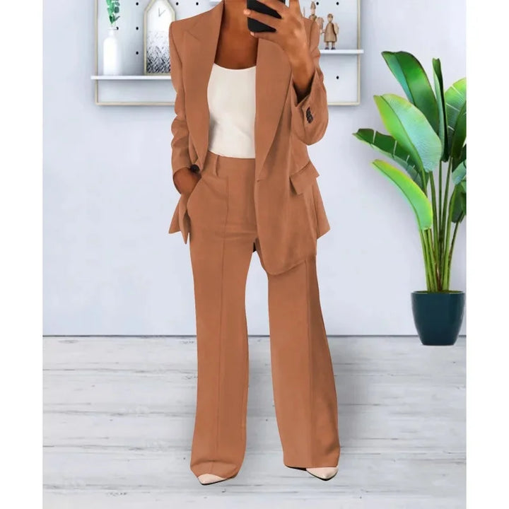 Alsidigt jakkesæt til kvinder: blazer og vide bukser for et stilrent og elegant look.