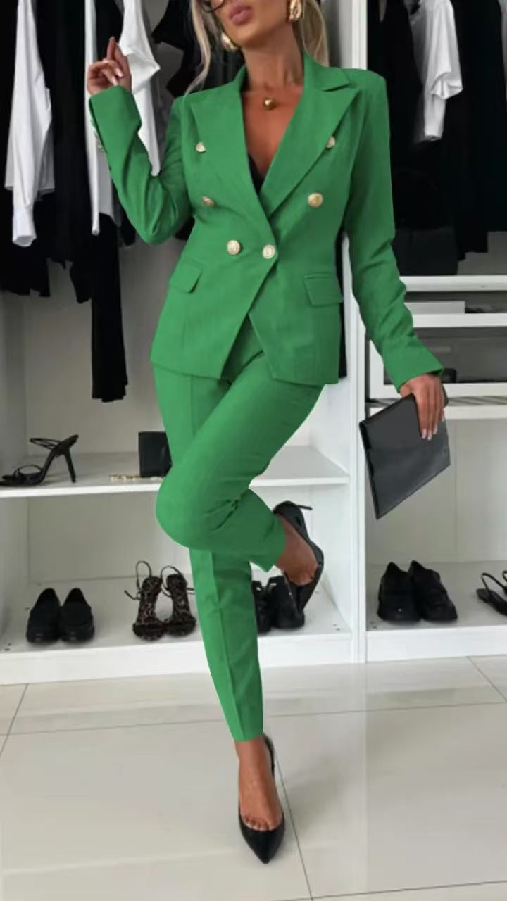 Kvalitets damesæt. Elegant blazer og bukser sikrer et professionelt og komfortabelt look til arbejde.