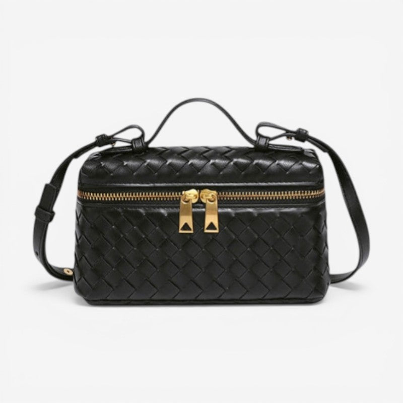 Kompakt og stilfuld crossbody dametaske med justerbar rem, ideel som rejsetaske.