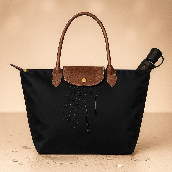 Klassisk sort tote bag i kunstlæder til kvinder. Elegant og organiseret skuldertaske til både rejser og hverdag.