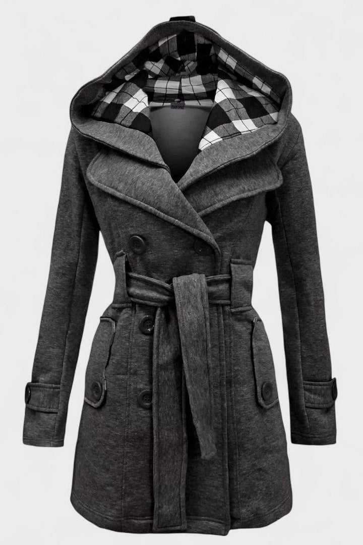 Elegant dobbeltradet kvindefrakke med stilfulde knapper. Varm uld mode til vinter.