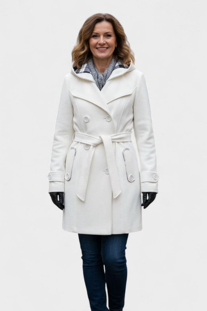 Tidløs dobbeltradet kvindefrakke. Uldblanding for varme og elegant stil som overtøj.