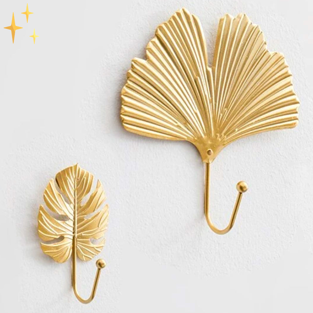 Elegant guld vægophæng med muslingedesign til smykker, nøgler og småting. Maritim stil.