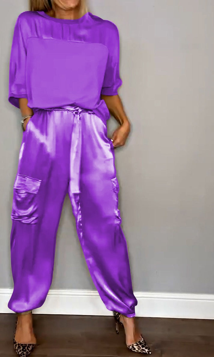 Elegant halværmet jakkesæt i klassisk snit til kvinder. Skab en professionel og stilfuld mode-look.