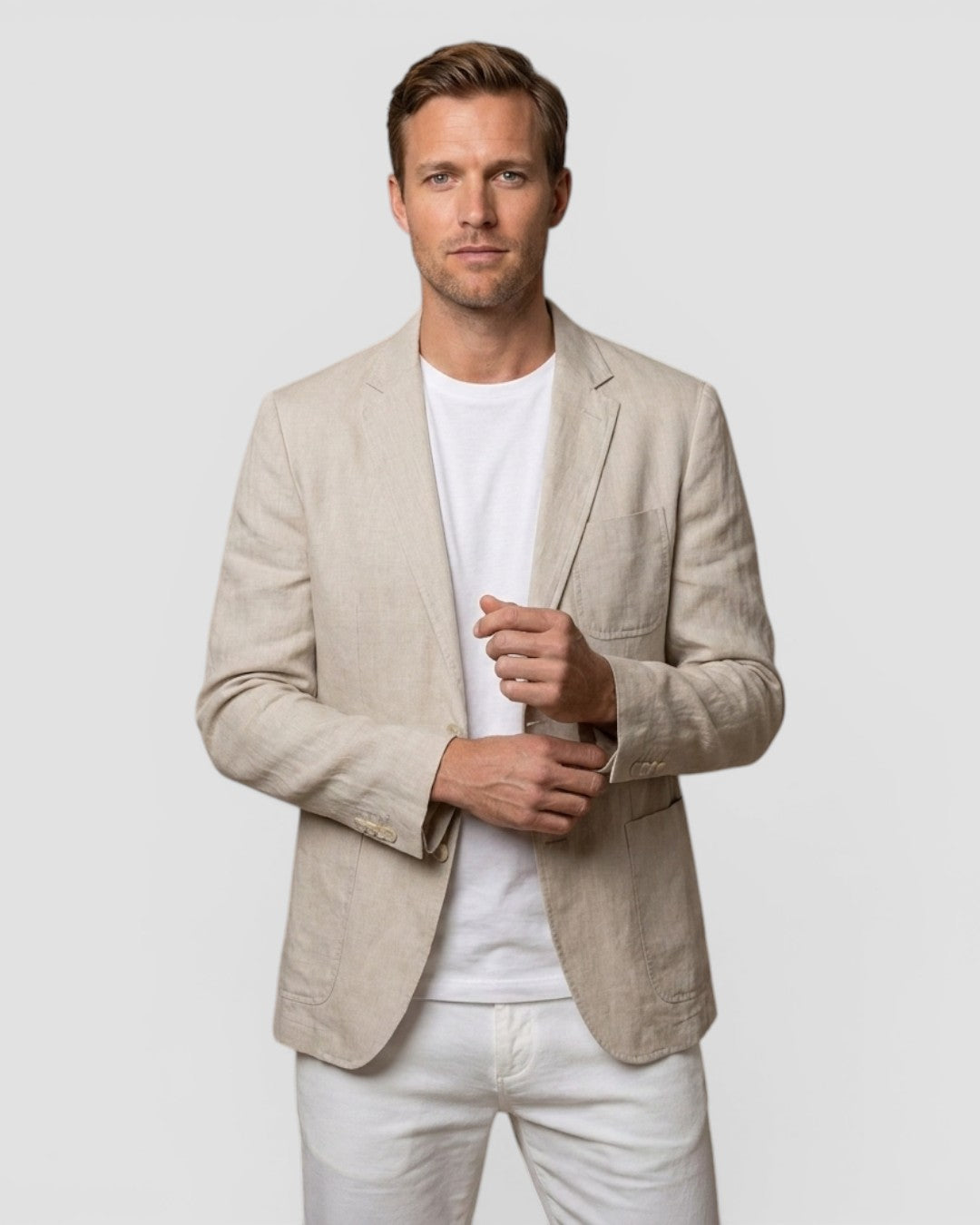 Skræddersyet herreblazer i moderne design, alsidig til både formel og casual stil.