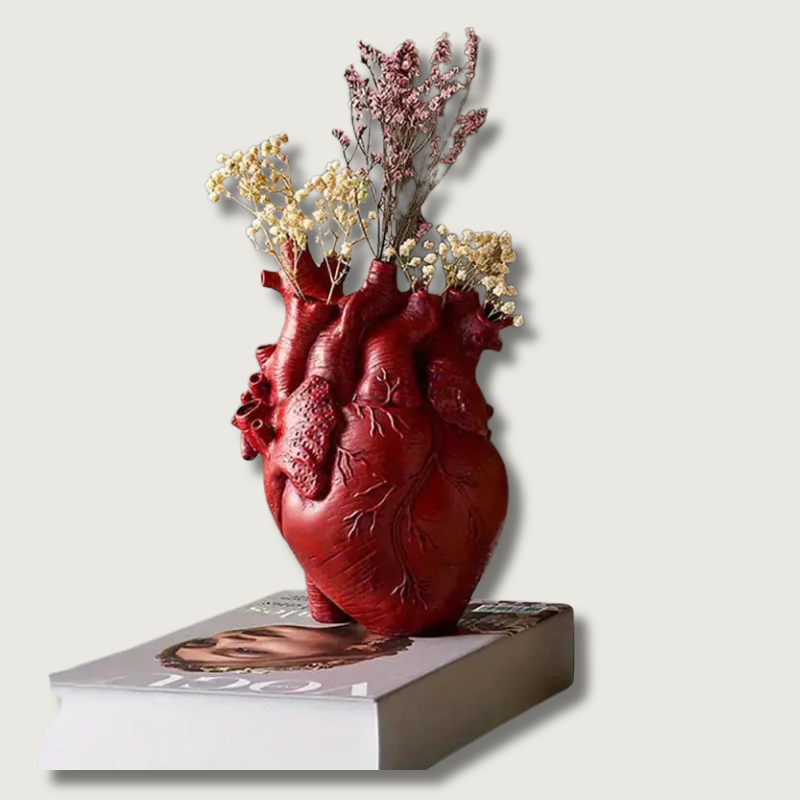 Elegant keramisk hjertevase til hjemmeindretning. Romantisk minimalistisk blomstervase.