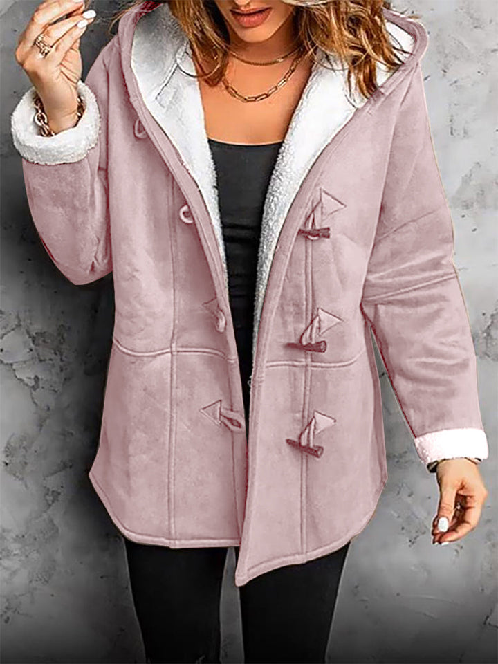 Kvinde i elegant efterårsjakke, perfekt til et stilfuldt og varmt look i efterårs- og vintermånederne.