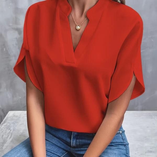 Elegant kvindebluse, letvægts design perfekt til hverdagen. Komfortabel top i moderne mode.