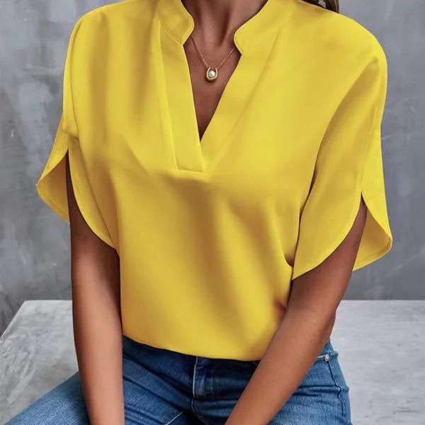 Komfortabel hverdagstop til kvinder. Elegant, letvægts bluse for alsidig stil. Moderne dametøj.