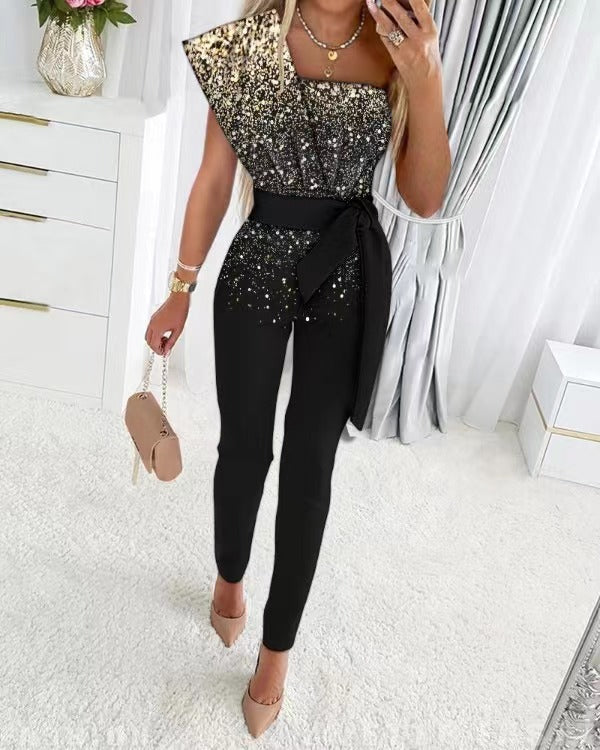 Glamourøs one shoulder damejumpsuit med funklende pailletter, perfekt til aftenbrug.