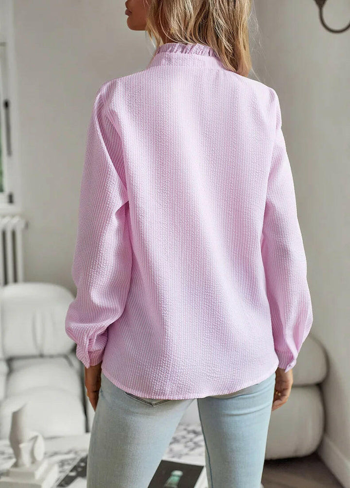 Professionel damebluse med figursyet pasform. Elegant og komfortabel til kontoret.