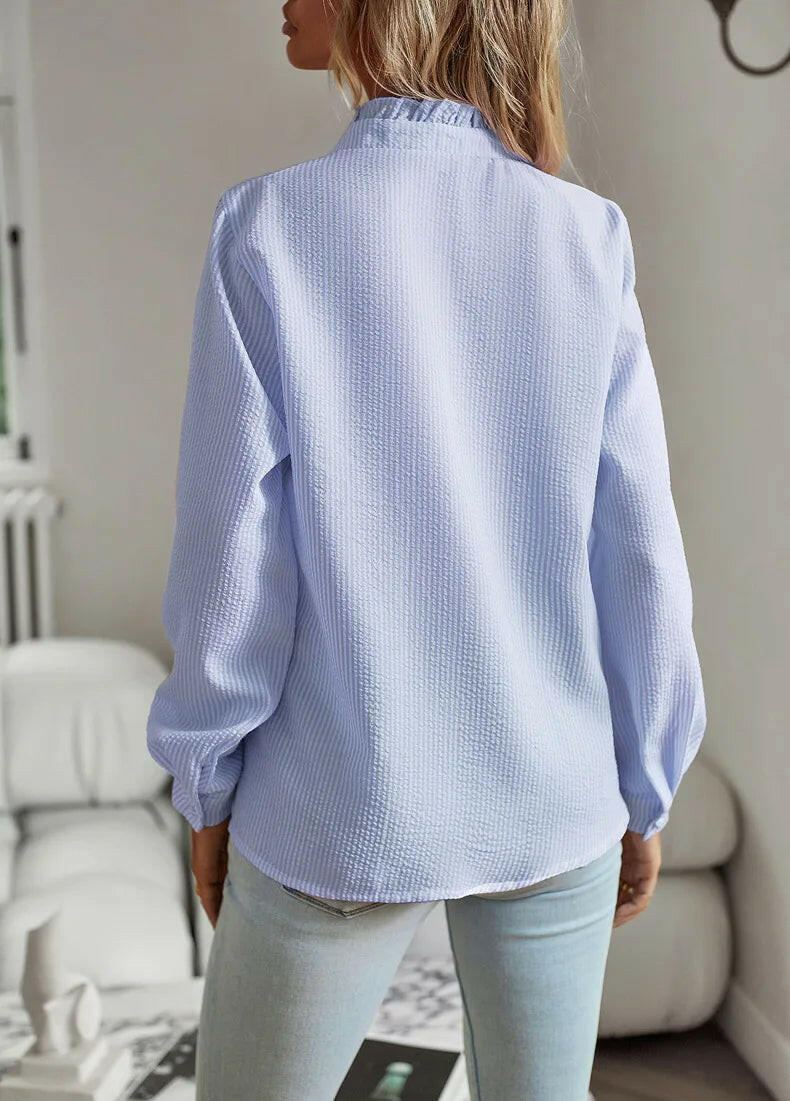 Alsidig kvindebluse til garderoben. Elegant design, nem at style op eller ned.