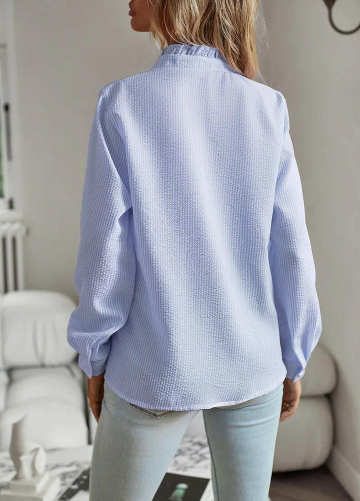 Alsidig kvindebluse til garderoben. Elegant design, nem at style op eller ned.