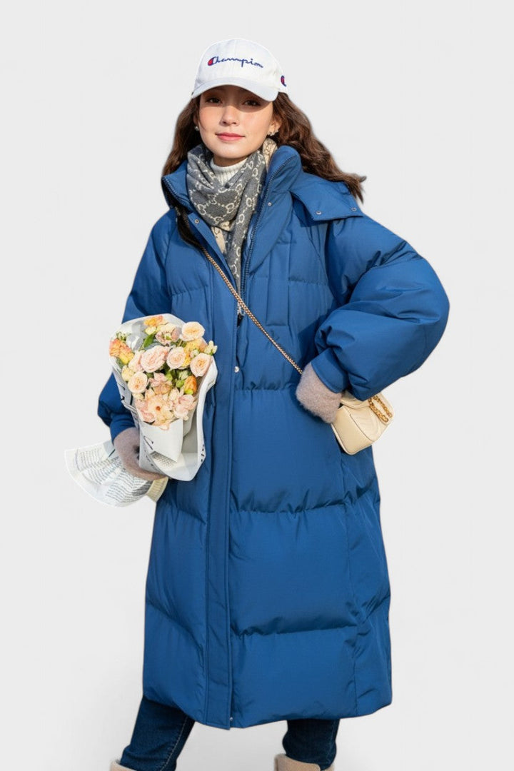 Dansk designet elegant pelsjakke til kvinder med hætte. Varm, komfortabel vinterjakke.
