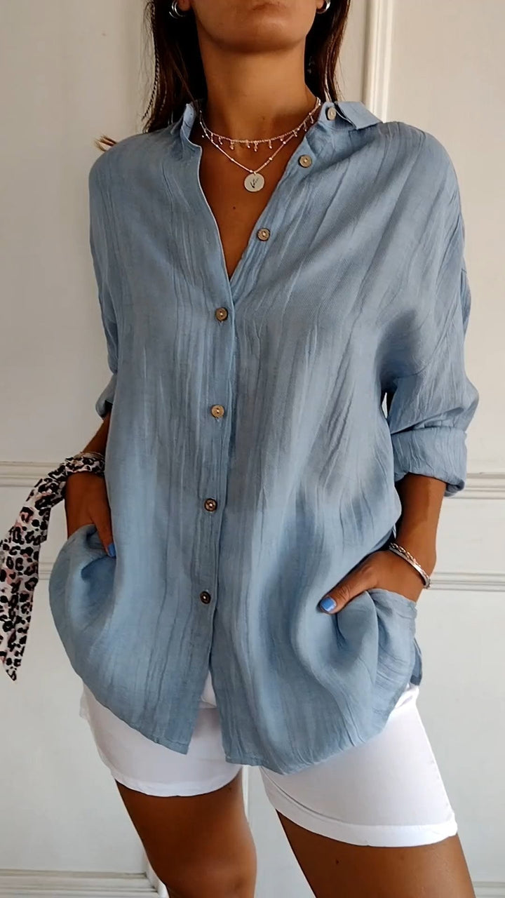 Kvinders elegante og behagelige sommerskjorte. Stilfuld overdel til modebevidste damer.