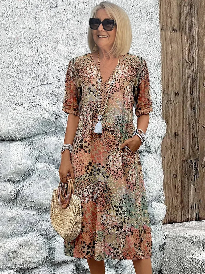 Elegant kvinders vibrerende midi-kjole med V-hals, perfekt til fest eller sommer.
