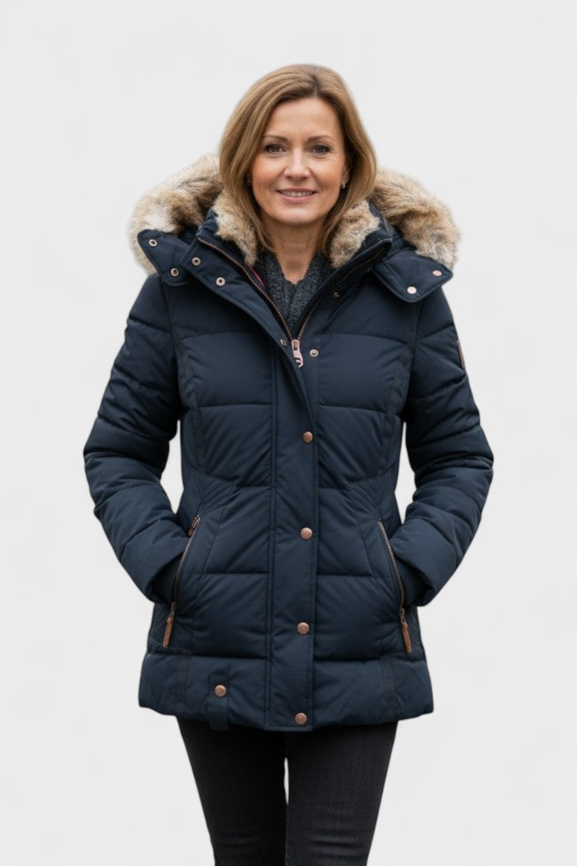 Komfortabel kvindefrakke med luksuriøst pelsfor, designet for varme og velvære.