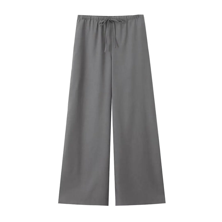 Stilfuldt kvindejakkesæt med vide ben. Løst og elegant, ideelt til både hverdag og fest.