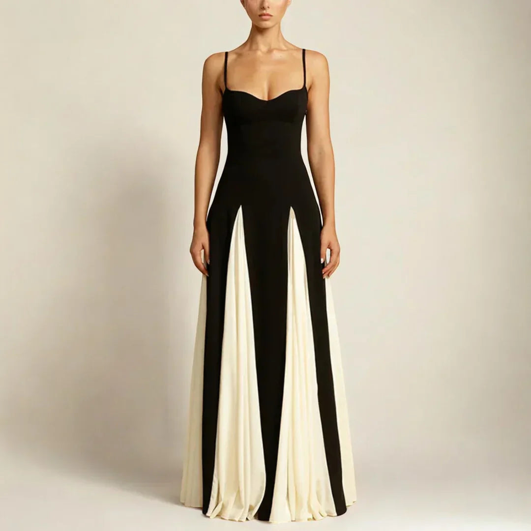Elegant lang aftenkjole til kvinder med kontrastpaneler. Perfekt til formelle begivenheder.