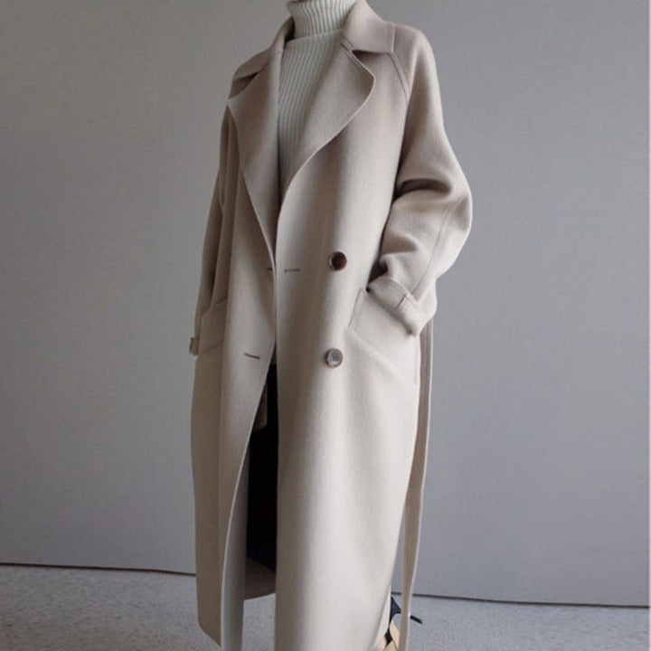 Elegant lang vinterfrakke til kvinder. Stilfuld og varm damefrakke i klassisk design, perfekt til vinter.