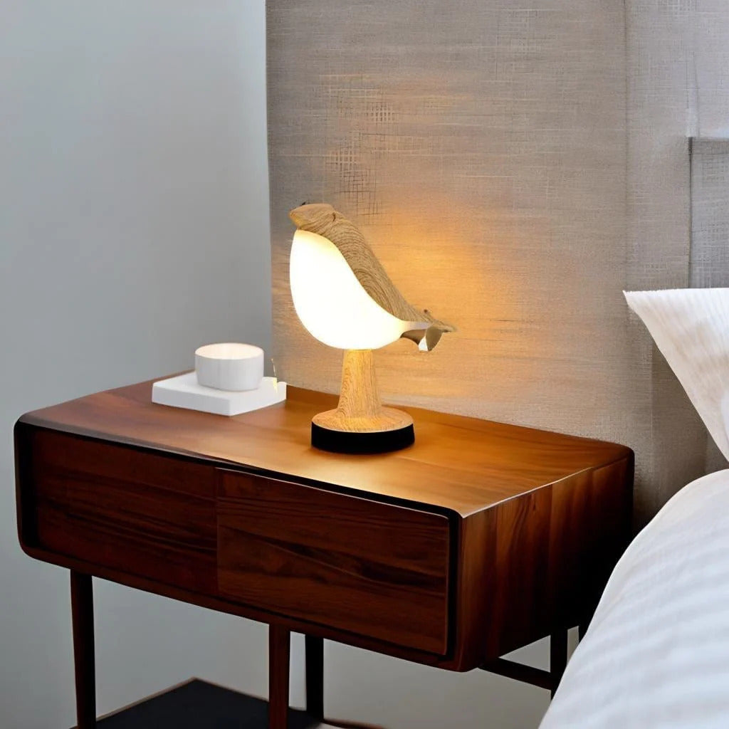 Stilfuld bordlampe med LED og justerbart lys. Moderne design til stuen og arbejdspladsen.