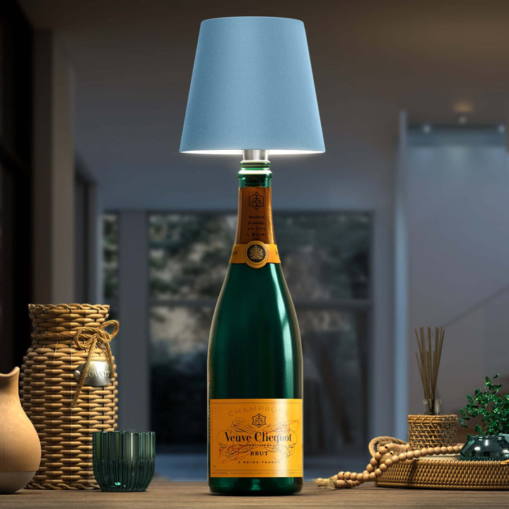 Innovativ genbrugs-LED-lampe til flasker, perfekt som trådløs bordlampe og indretningsdetalje.