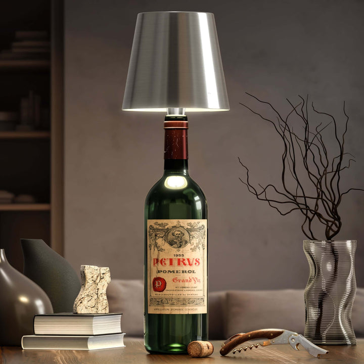 Unik LED flaskelampe, der skaber hygge og stil med genbrugte vinflasker som bordlampe.