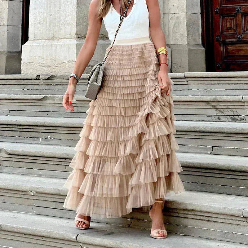 Lang maxinederdel m. smukke lagdelte flæser. Feminin kvindenenederdel i elegant romantisk stil til sommer & forår.
