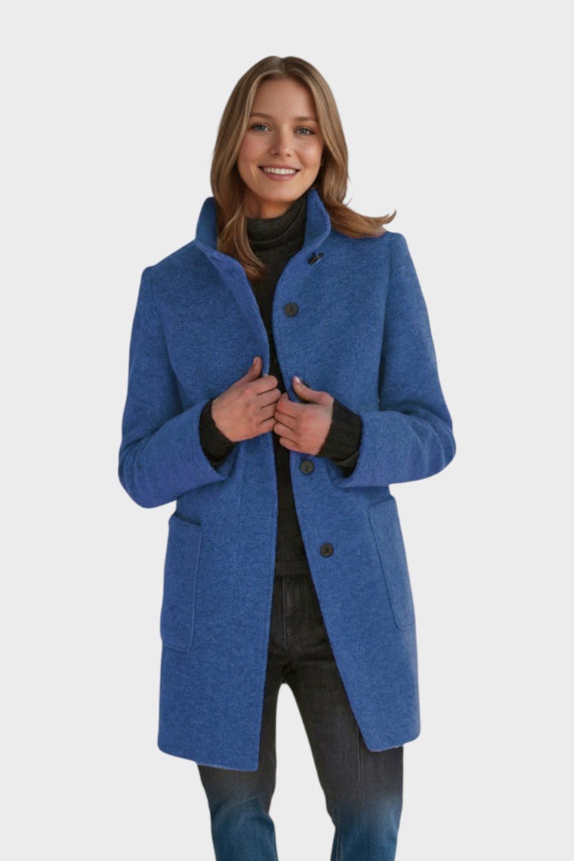 Eksklusiv vinterjakke til damer. Nordisk design for varme og elegant stil med tidløs mode.
